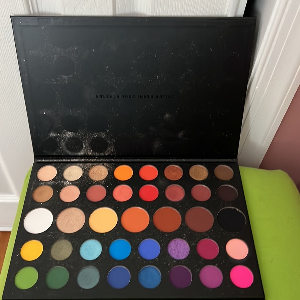 Morphe x James chaneo  makeup